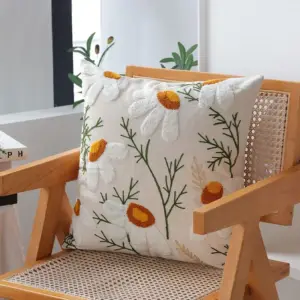 01-6 Kissenbezug mit Margeriten-Stickerei und Blumenzweigen – Bild 2