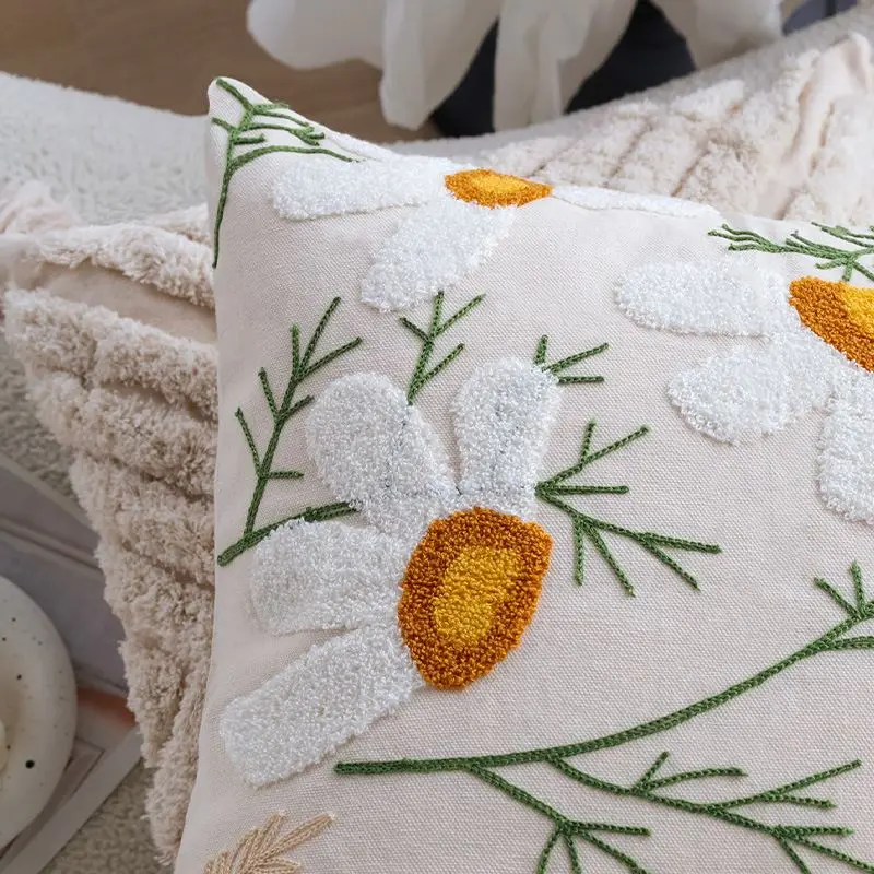 Kissenbezug mit Margeriten-Stickerei und Blumenzweigen – Bild 5