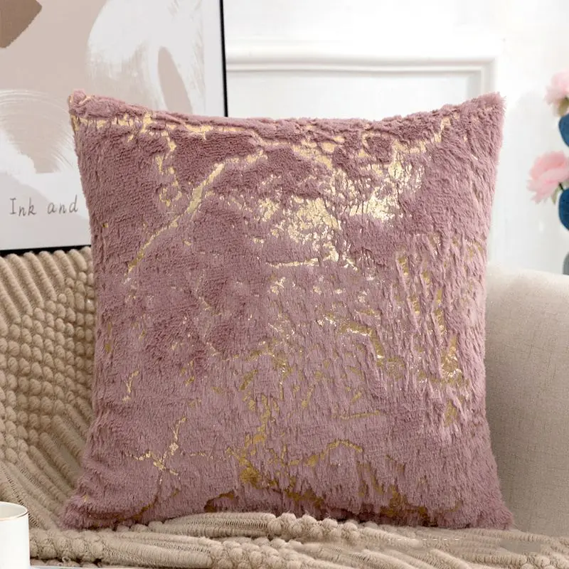 Kissenhülle in Rosa und Rot, flauschig mit goldenem Marmormuster – Altrosa – Marmor