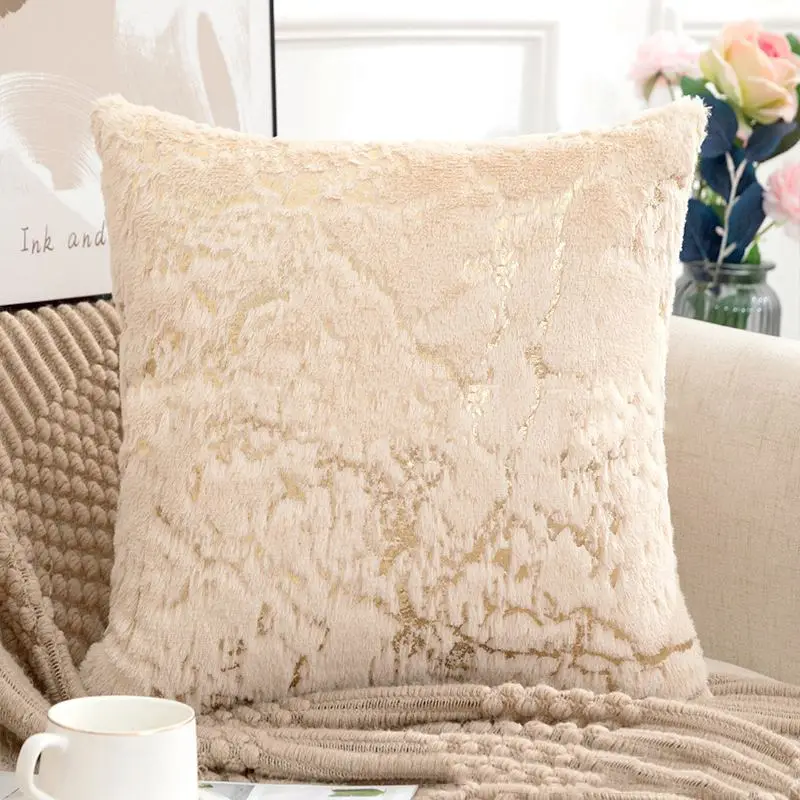 Kissenhülle in Rosa und Rot, flauschig mit goldenem Marmormuster – Creme – Marmor