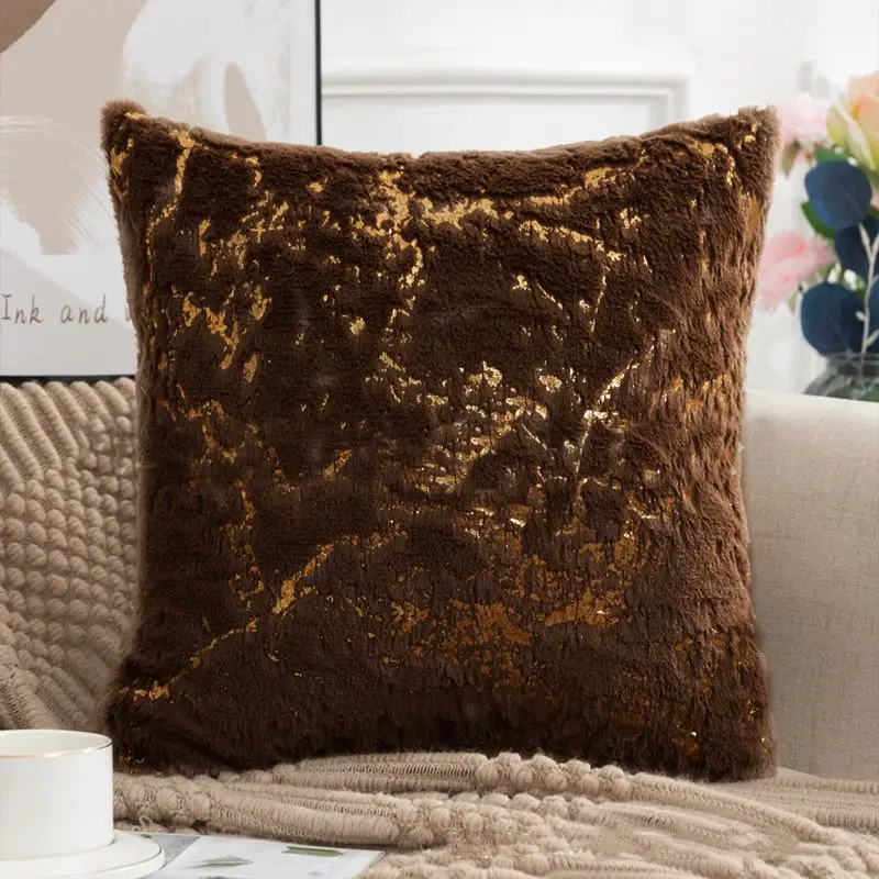 Kissenhülle in Rosa und Rot, flauschig mit goldenem Marmormuster – Braun – Marmor