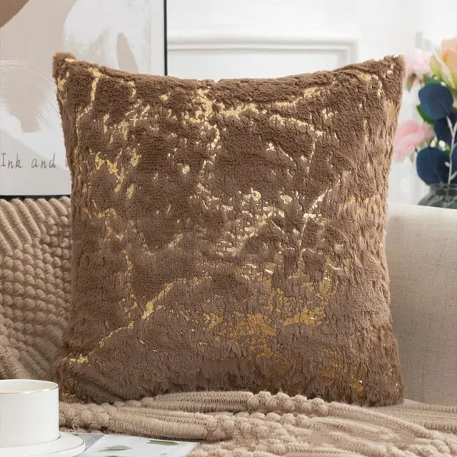 Kissenhülle in Rosa und Rot, flauschig mit goldenem Marmormuster – Camel – Marmor
