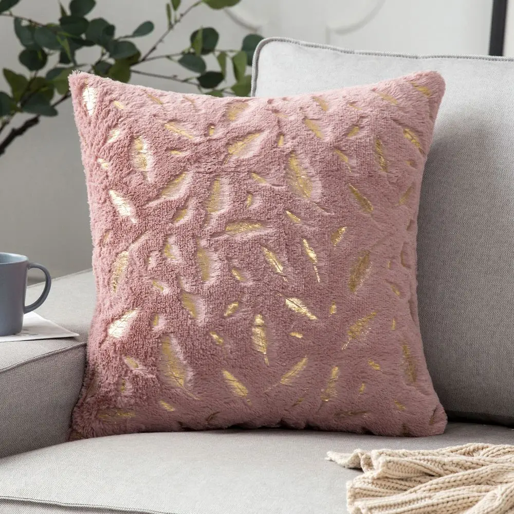 Kissenhülle in Rosa und Rot, flauschig mit goldenem Marmormuster – Altrosa – Federn