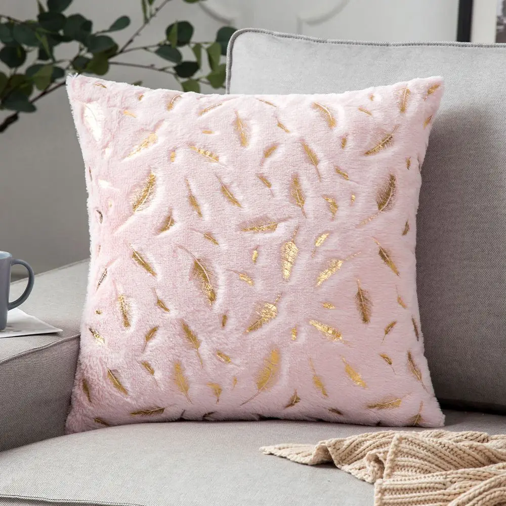 Kissenhülle in Rosa und Rot, flauschig mit goldenem Marmormuster – Rosa