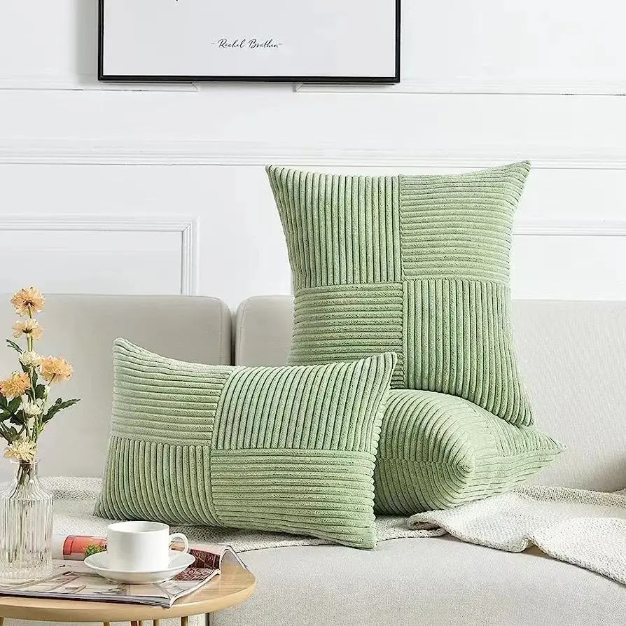Mintgrüne Kissenhülle in Cordoptik mit Streifen-Patchwork – Mintgrün