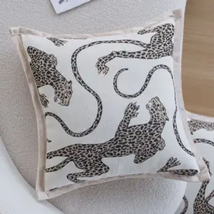 Kissenhülle in Samtoptik Beige mit Leopardenmotiv – Beige