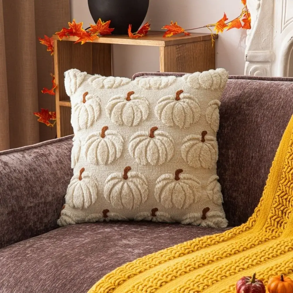 Kissenbezug mit getuftetem Kürbis-Motiv für den Herbst – Creme – Kürbisse