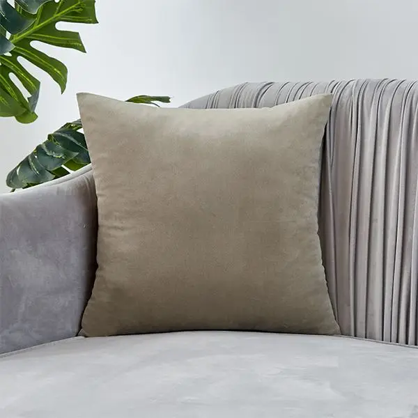 Kissenbezug 40 × 40 cm in Samtoptik, einfarbig und weich – Beige